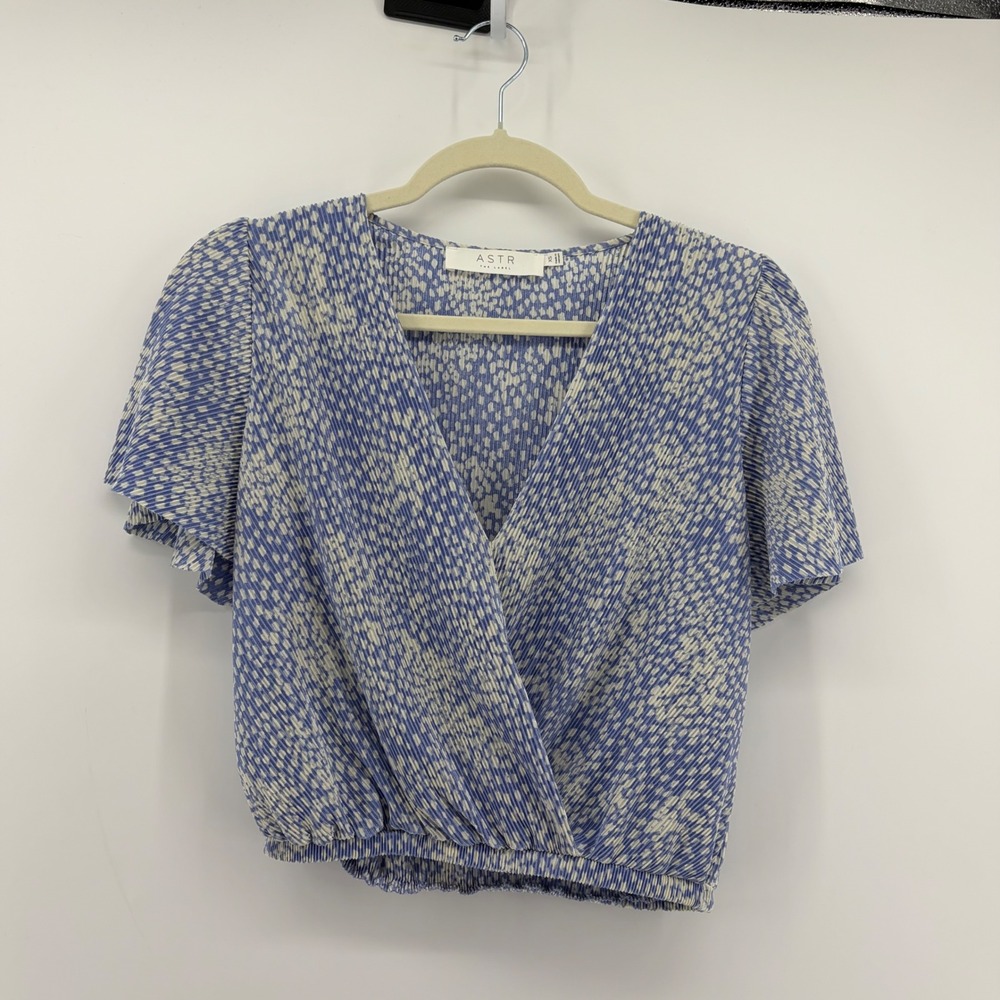 ASTR The Label Womens XS Blue White Blouse Pleated Surplice Short Sleeve
